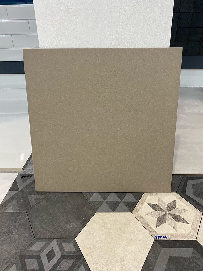 Carrelage 45x45 standard taupe lisse vendu au carton (1.215m²/carton)